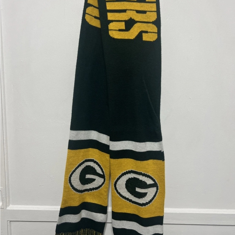 Forever Collectibles Green and Yellow Scarf
